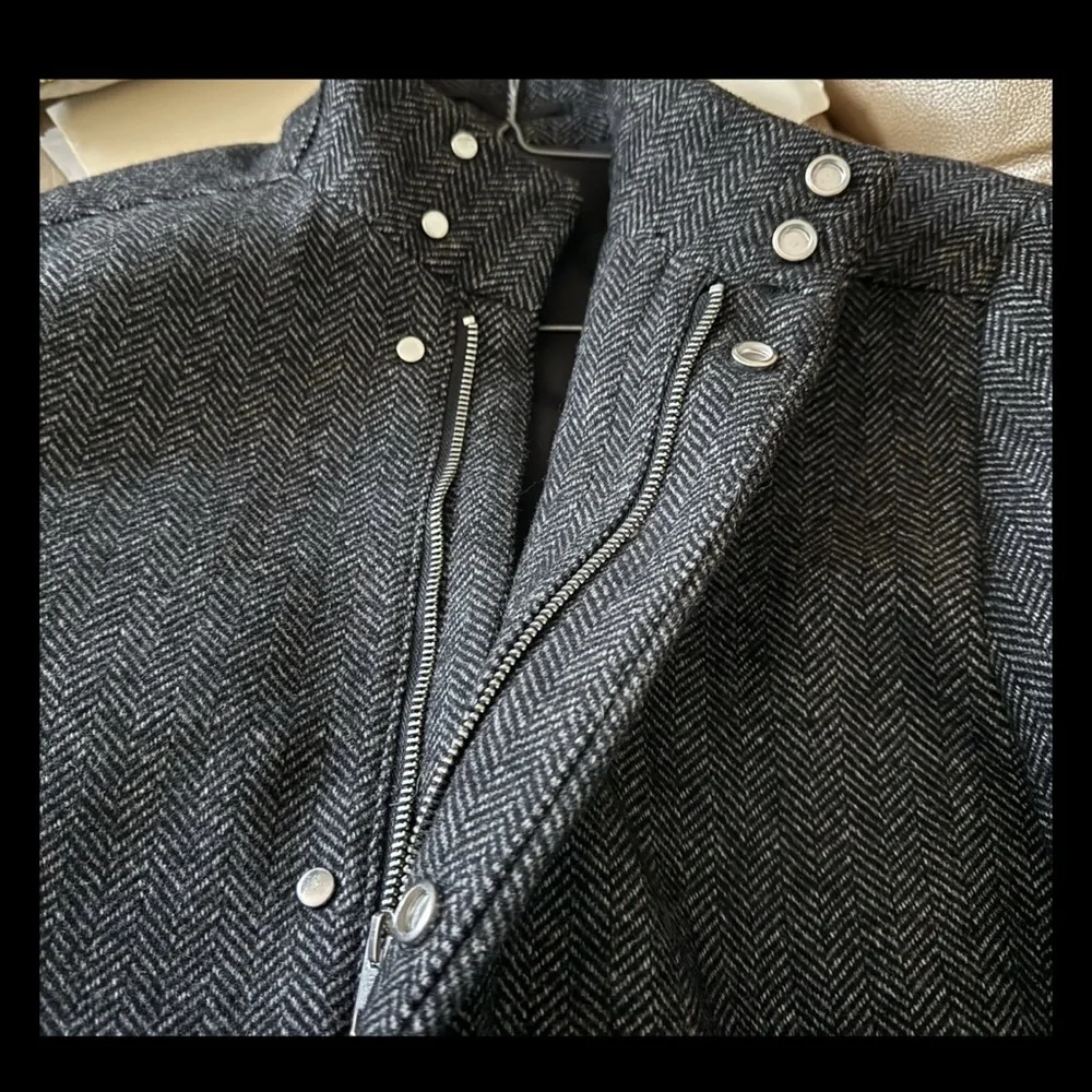 H&M Mens Wool Trench Coat Size 40R Gray Houndstooth Zip Snap Pockets Mock Neck